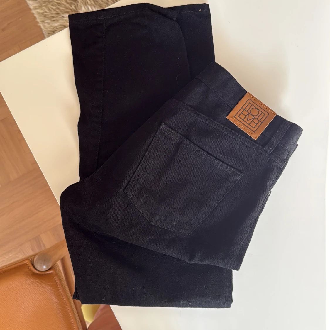 Svarta raka jeans från Totême - 4