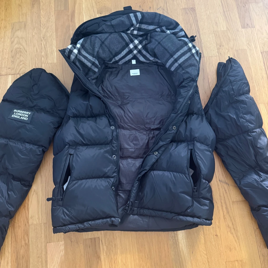 Svart pufferjacka från Burberry M - 1