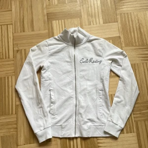 Vintage sail racing tröja - Den har några fläckar här och var men kan säkert få bort dem med nått startat medel,  säljer för att detta inte är min stil.