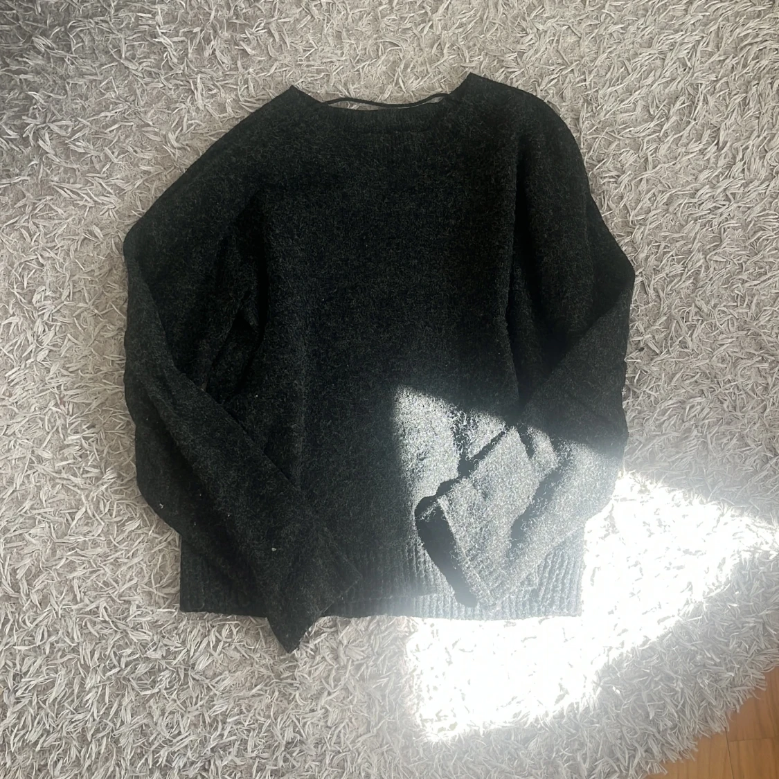 Mörkgrå stickad tröja