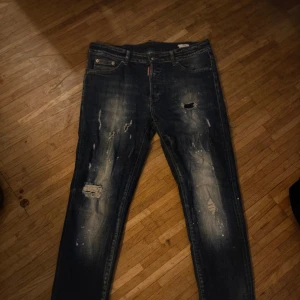 Dsquared2 jeans - Nice Dsquared2 Jeans that is slightly worn.  Size L📏 🎨 Navy blue  Model skinny👖 Write to me before buying❗️