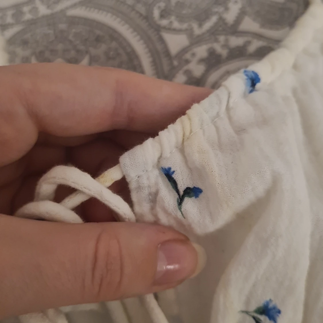 Vit blommig jumpsuit med knytband - 3