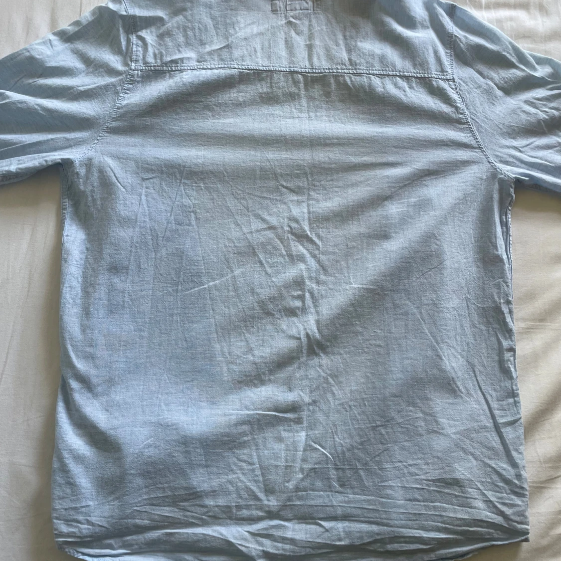 Ljusblå skjorta - 2