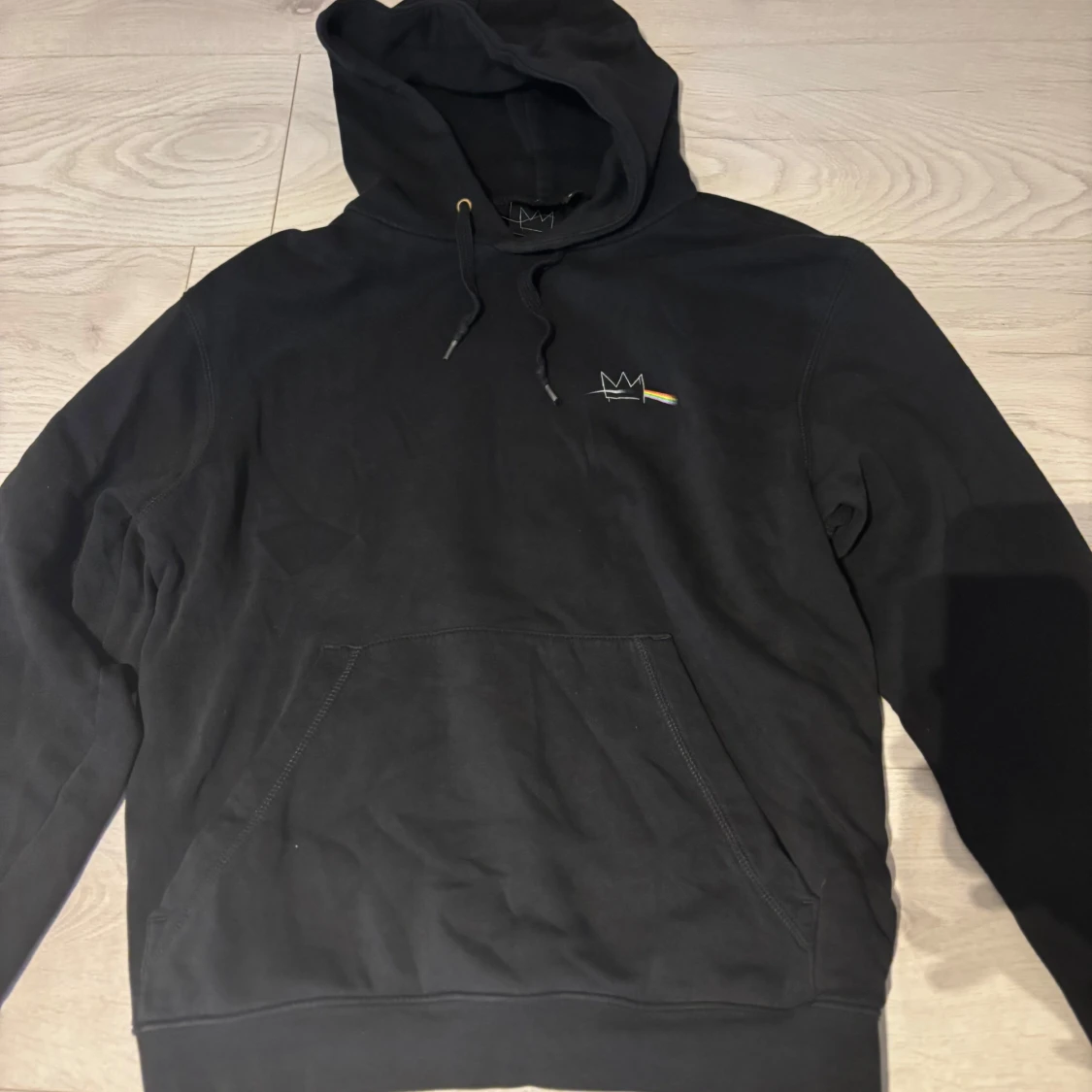 Svart hoodie med krona, strl S - 1