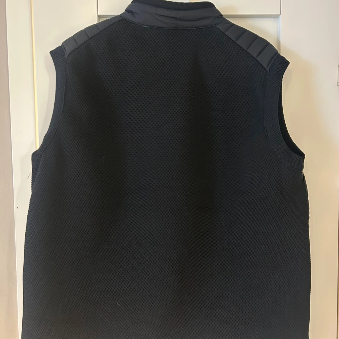 Svart dunväst från Moncler - 1