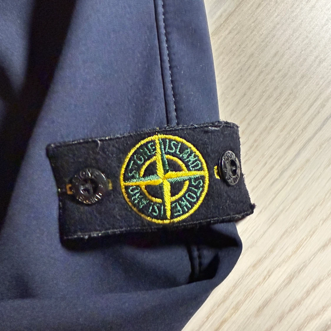 Marinblå vindjacka från Stone Island - 1