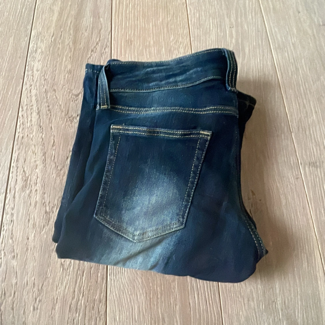 Mörkblå jeans Cheap Monday