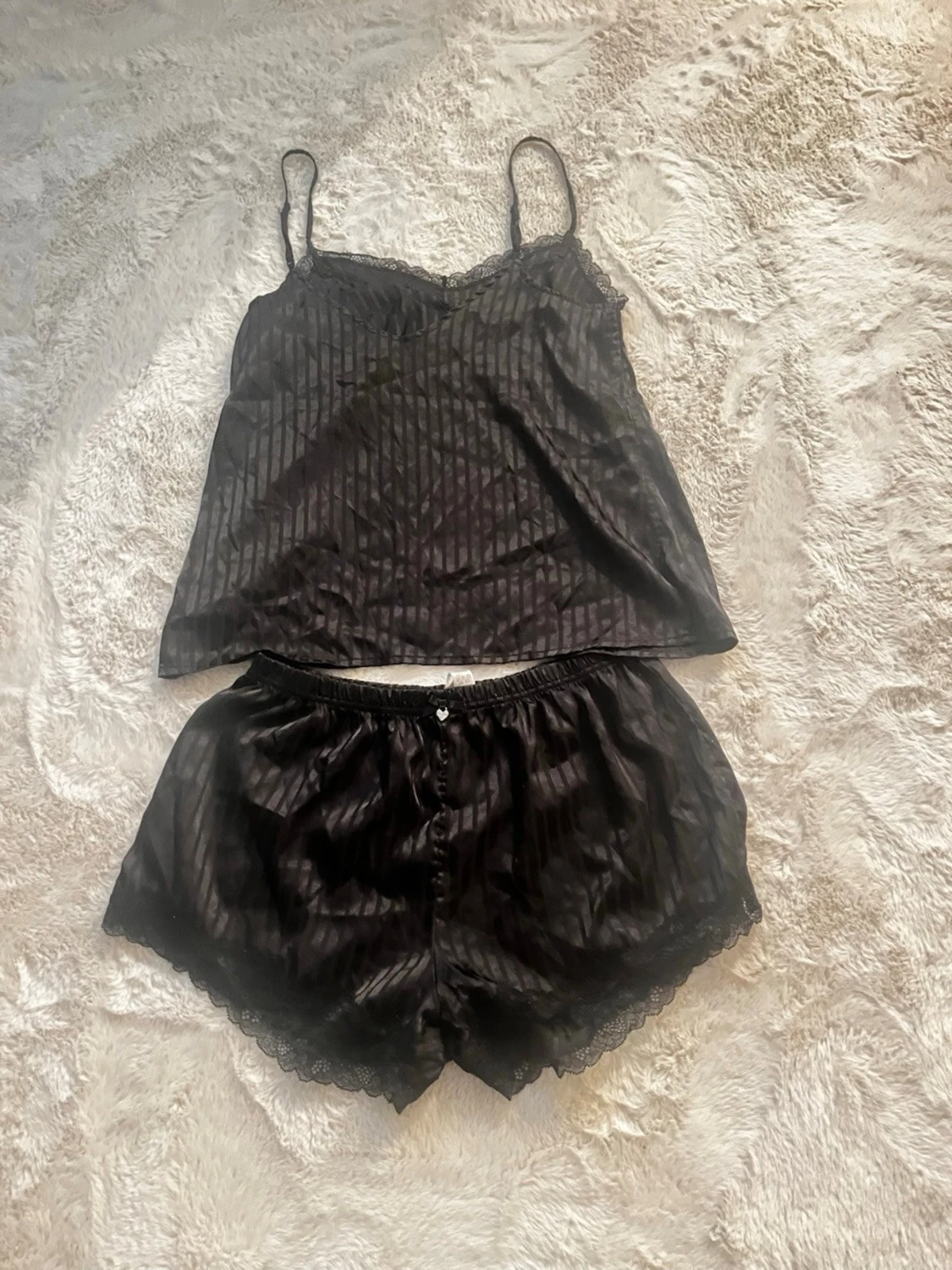 Svart randig Satin Pyjamas 