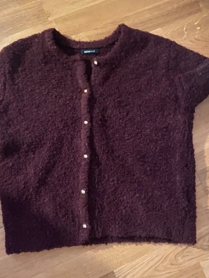 Gina Tricot kortärmad kofta - Superfin kortärmad kofta från Gina Tricot i strl L💞