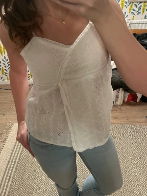 Sommar topp - Står storlek 160, men passar mig som kan ha XS 💕 Säljer även jeansen jag har på mig i en annan annons!!