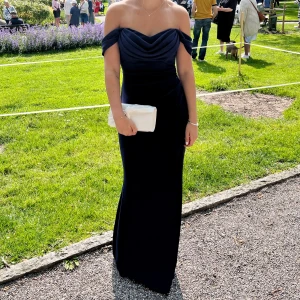 Balklänning - Säljer min balklänning - inga defekter, som ny 🩷