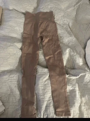 Träningsbyxor  - Träningsbyxor från dom helt nya utan prislapp 