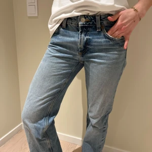 Blue Low-Rise Jeans from Zara – Size 34 – Excellent Condition - Stylish blue low-rise jeans from Zara, size 34, in excellent condition ✨ Classic blue wash that’s easy to style and a trendy low-rise fit for a cool, effortless look. Straight to slightly relaxed leg fit – perfect for everyday wear with sneakers or dressed up with heels.  ✔️ Size 34 (Zara) ✔️ No stains or holes ✔️ Comfortable and good quality denim ✔️ Trendy yet timeless ✔️ From a smoke-free home  Selling because they’re sadly not getting enough wear 💙