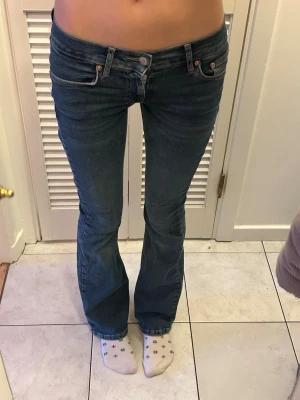Låg midjade blåa jeans - Bra kvalite men använder inte