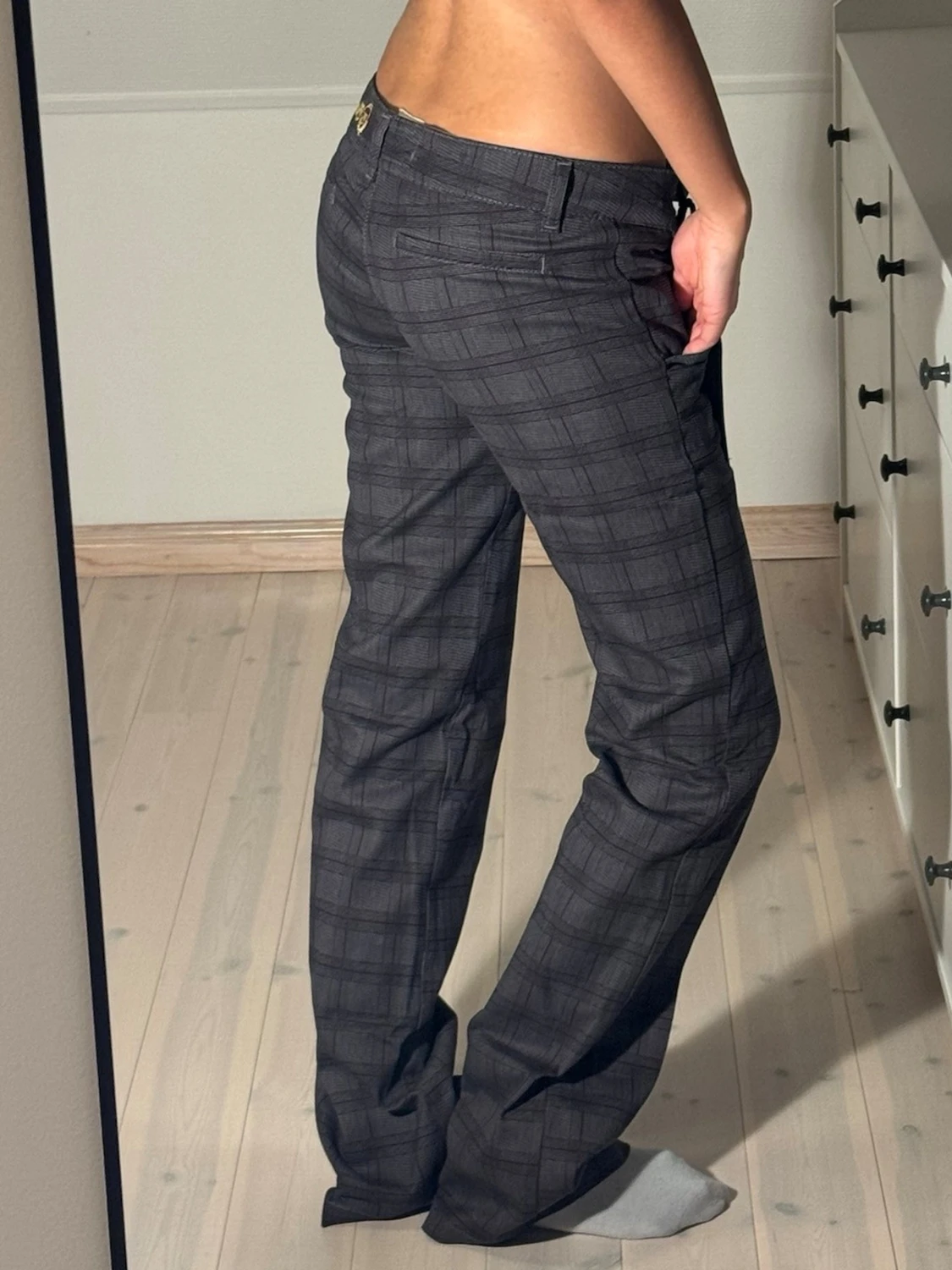 Lågmidjade rutiga kostymbyxor  - 1