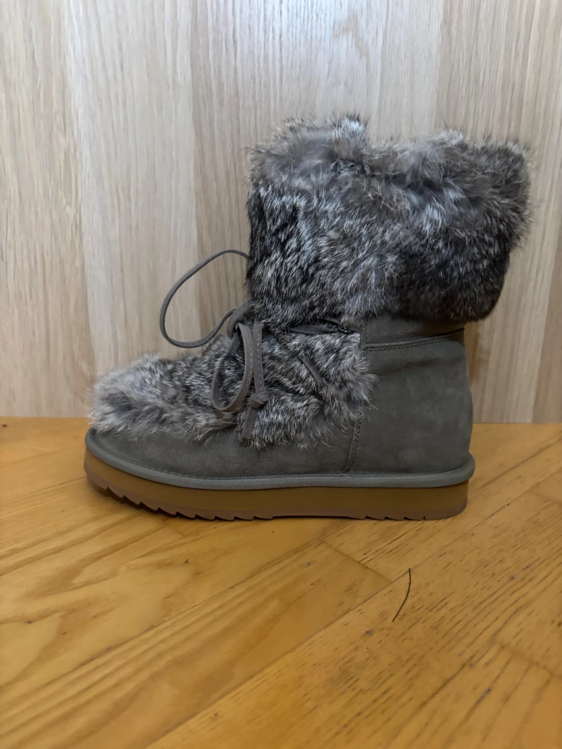 Taupe boots med päls och snörning - 2