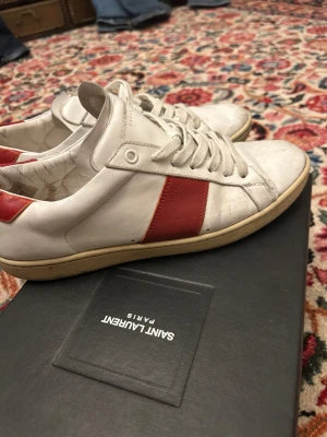 YSL skor, SL/02 - Hedi Slimane Archive skor, väldigt sälsynta och skorna är i behagligt skick, tyvärr inte returer. SL/06, SL/04, 