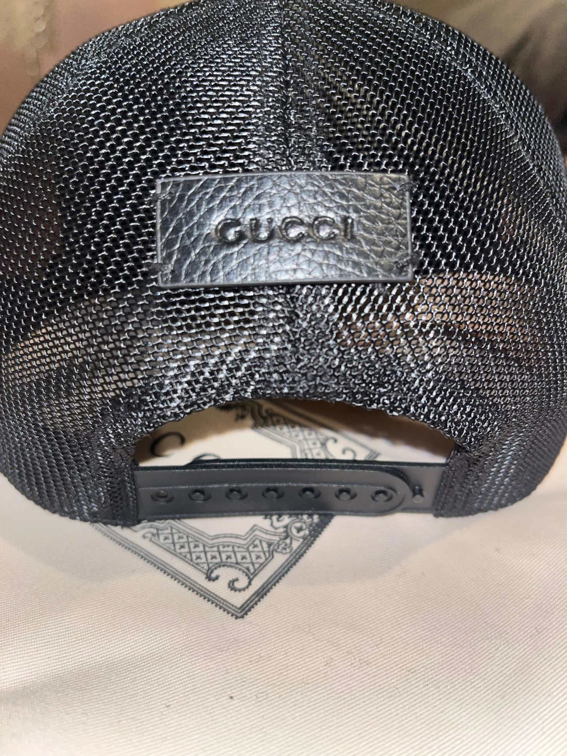 Svart Gucci keps med mesh och logga - 2