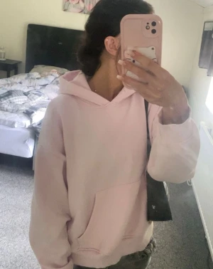 Gina Tricot Hoodie - Ljusrosa hoodie från Gina Tricot storlek S