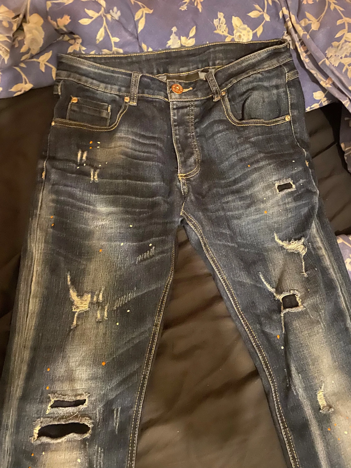 Mörkblå skinny jeans med slitningar - 1