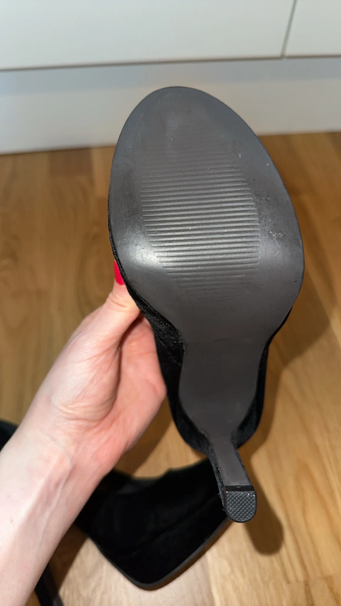 Svarta sammetsklackar från H&M - 1