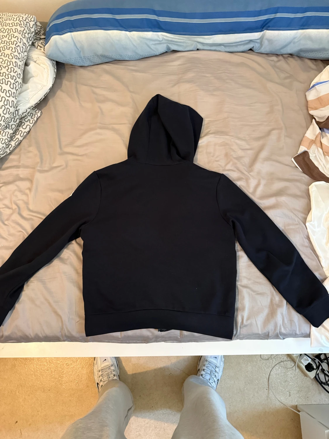 Svart Moncler pufferjacka med huva - 2