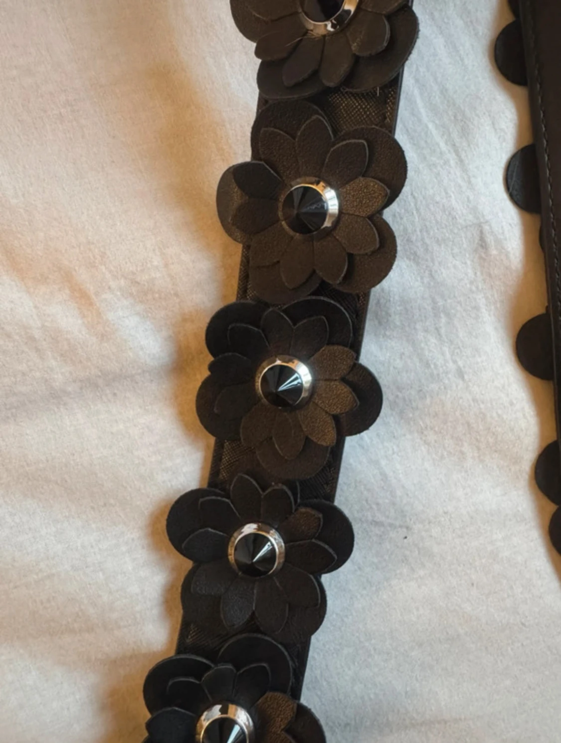 Svart blommigt väskband från Sign of Sweden - 1