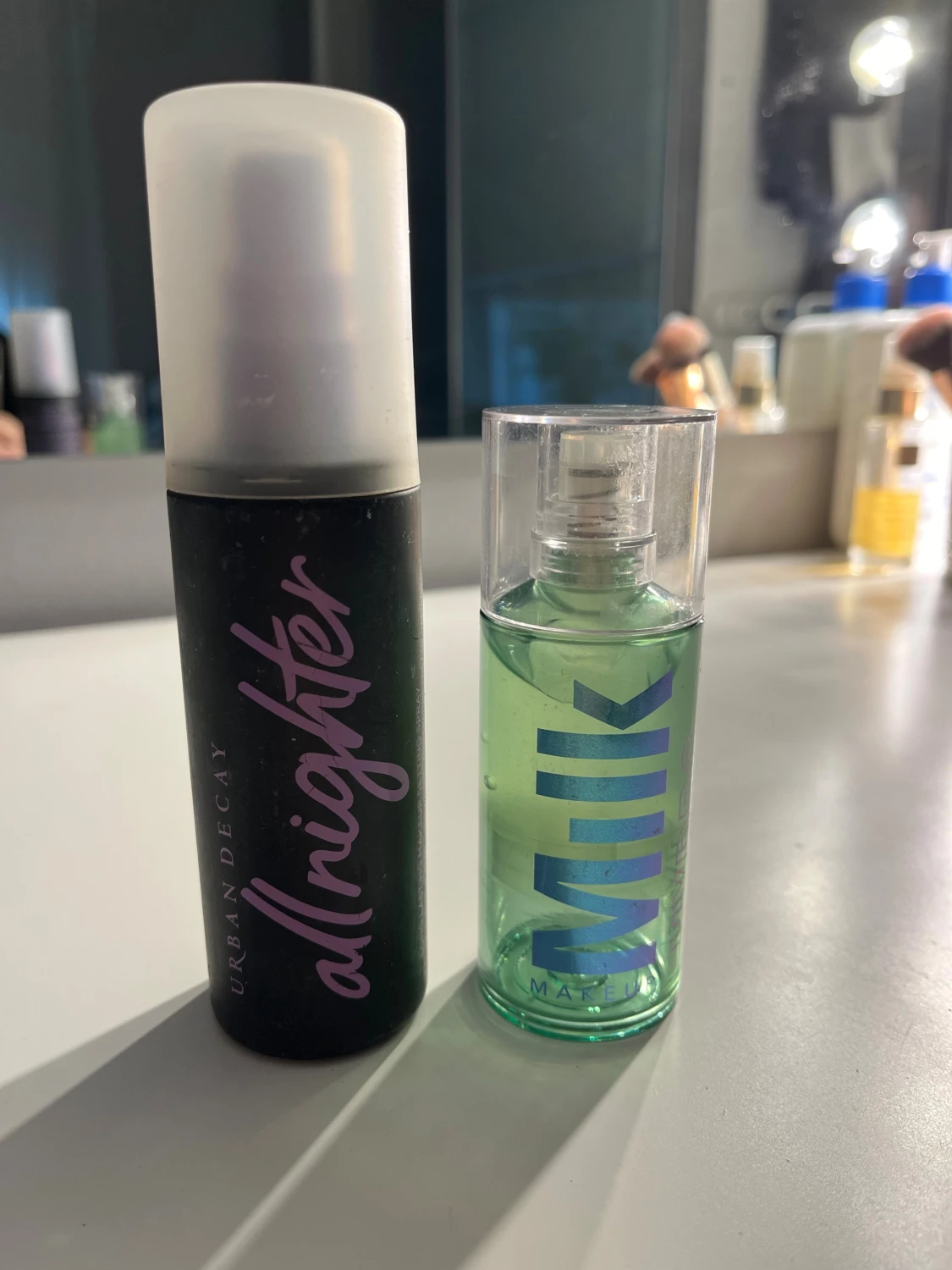 Milk primer 45ml och urban decay settingspray 118ml