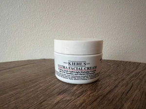 Kiehl’s ultra facial cream - Ansiktskräm köpt oktober 2025✨ Endast testad några gånger, nästan helt full. Pris kan diskuteras. Skickar endast med PostNord