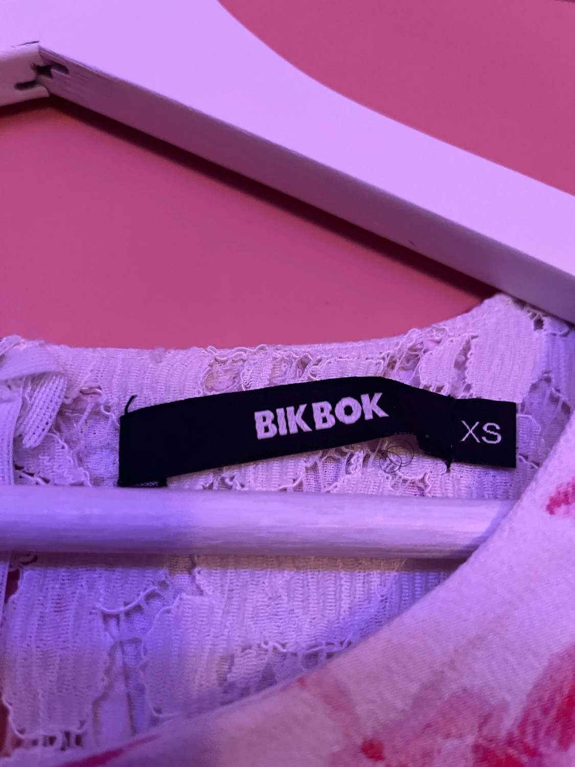 Blommig kortklänning från BikBok XS - 2