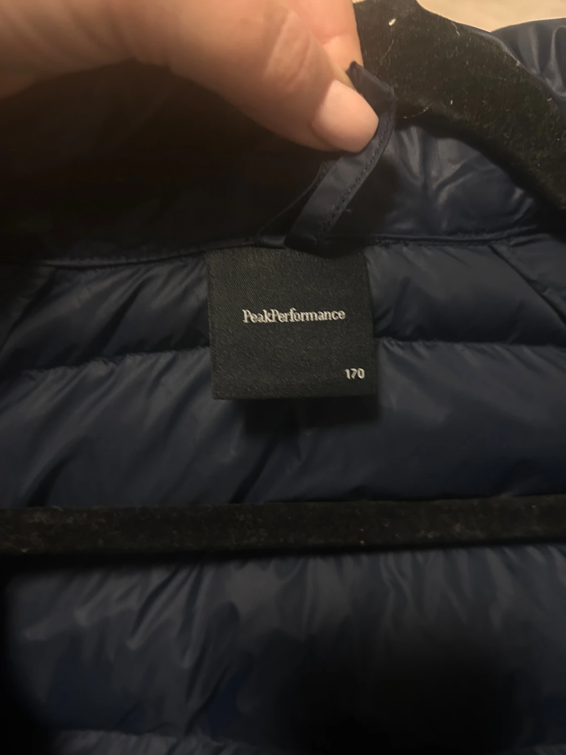 Mörkblå Peak Performance dunjacka - 1