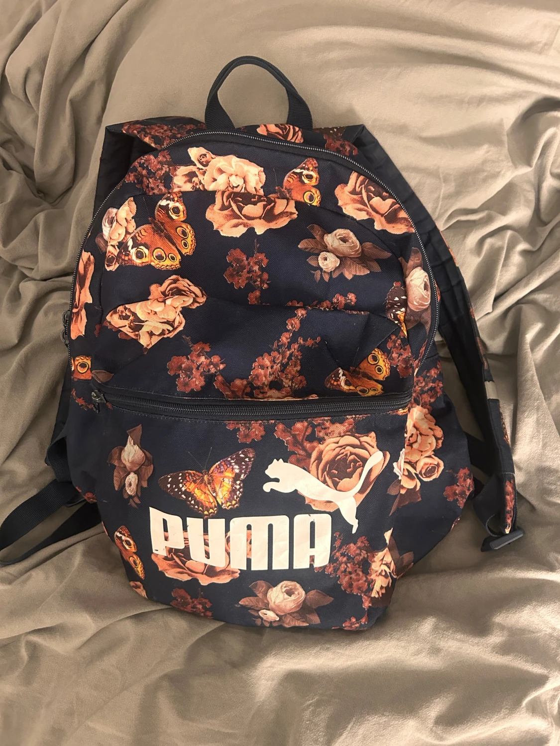 Blommig ryggsäck från Puma