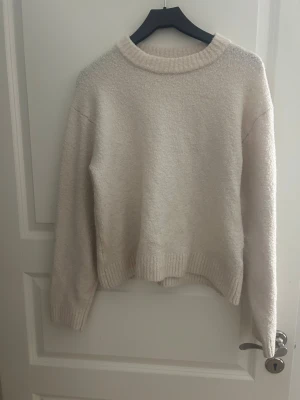 stickad tröja - säljer en ljusrosa stickad tröja, skriv om du har funderingar☺️