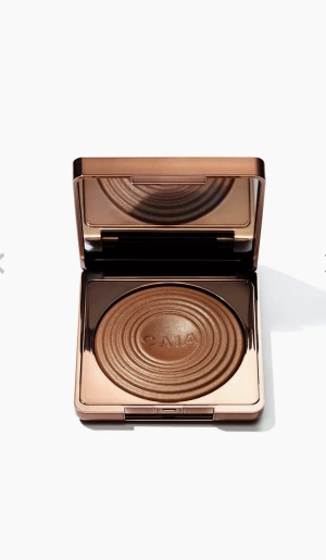 CAIA bronzer monaco - Säljer denna caia bronzer som är använd ca två tre gånger därmed mkt produkt kvar. Färgen är Monaco! 