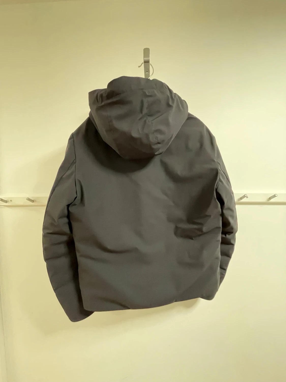 Mörkblå dunjacka med huva från Hetregó - 1