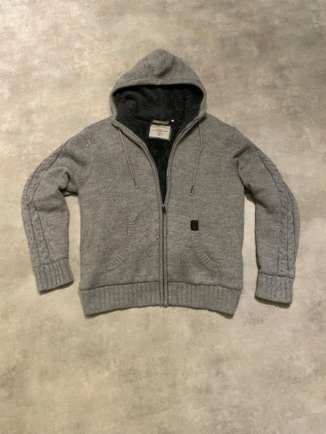 Stickad cardigan med päls  - 1