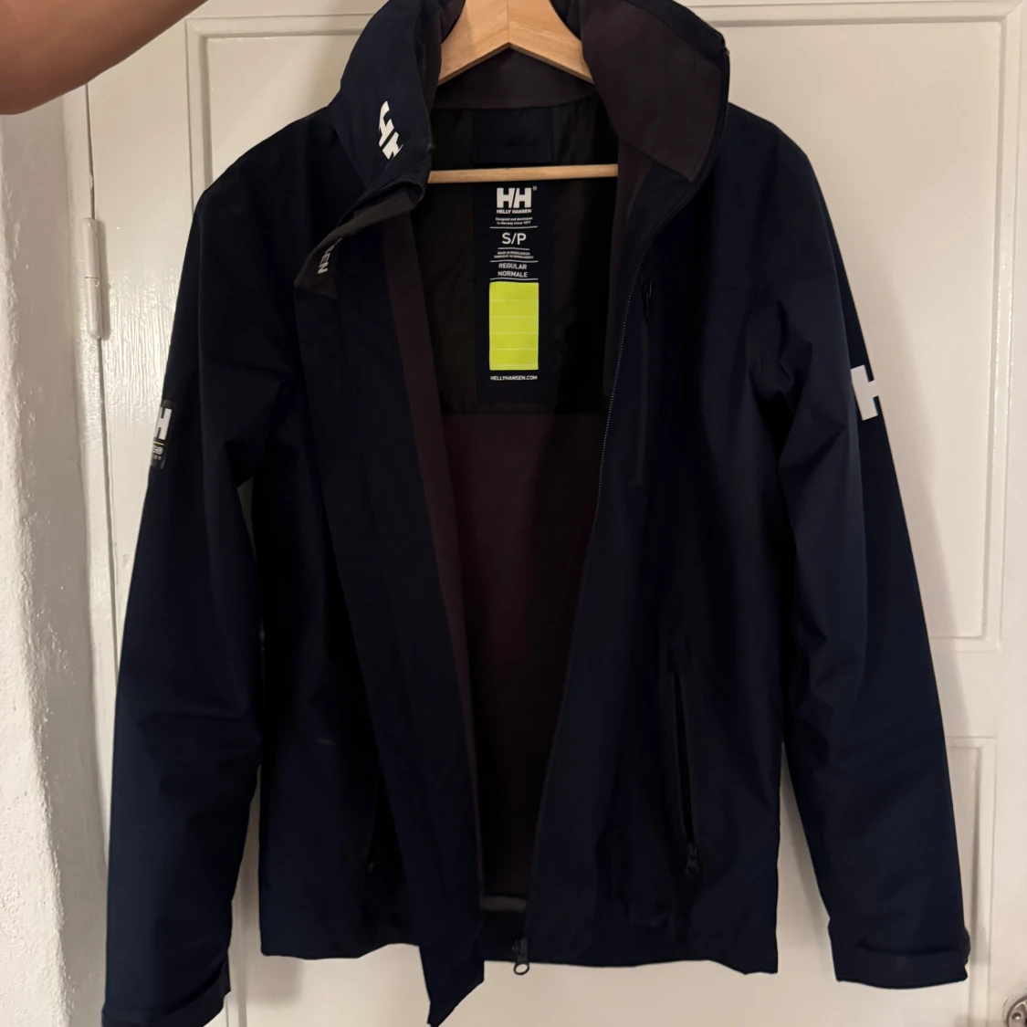 Svart vindjacka från Helly Hansen - 1