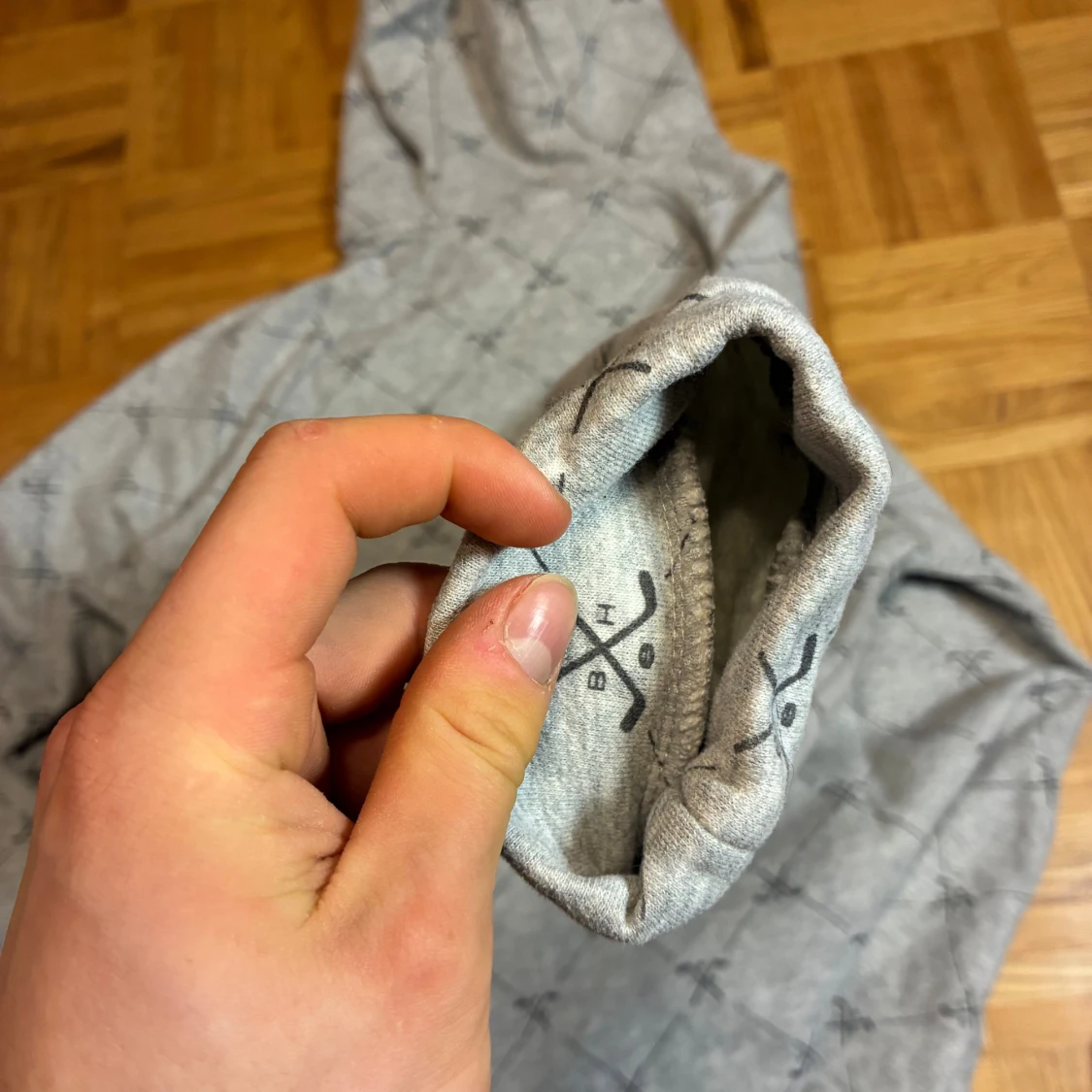 Grå hoodie från Bauer med hockeymönster - 4