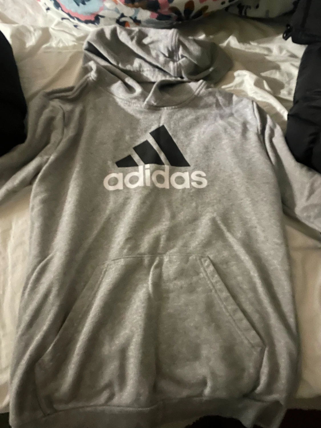 Grå Adidas hoodie med logga