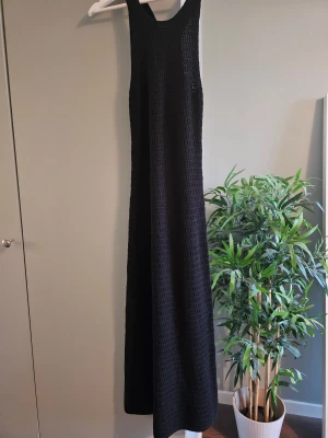 Stickad ärmlös klänning från Vero Moda - Fin stickad klänning från Vero Moda. Ny med lapp. #stickadklänning #veromoda