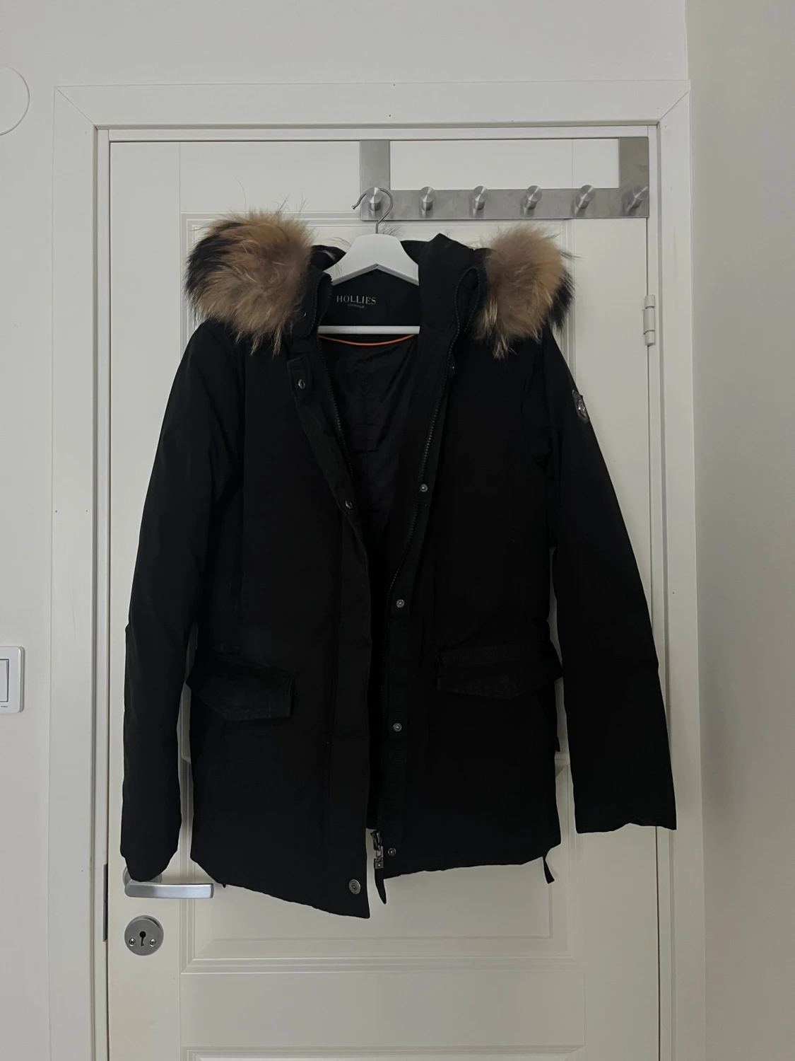 Svart parkas med päls från Hollies - 3