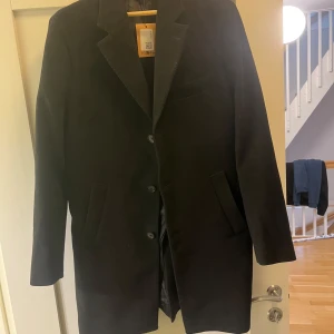 Ull/Kashmir rock John Henric  - Ull/kashmir rock från John Henric i bra skick, storlek 48. Skriv ifall ni vill ha fler bilder!