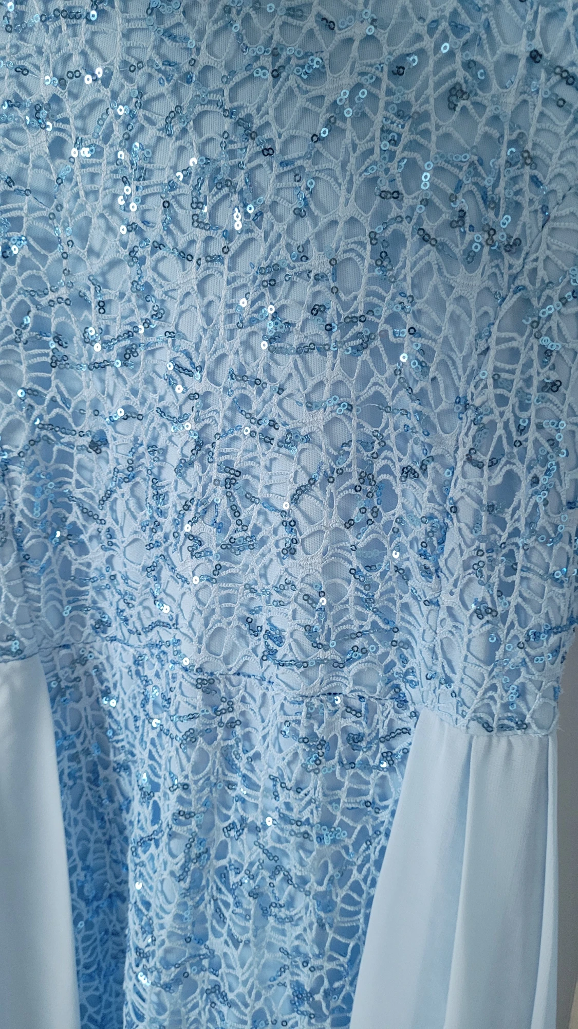 Ljusblå långklänning med paljetter - 2