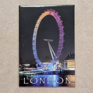 Magnet med motiv av London Eye - Jätte fin souvenir-magnet med motiv av London Eye och texten 'London'. 