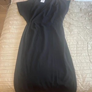 Oanvänd klänning - Klänning med prislapp 