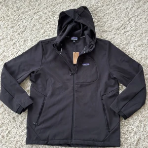Patagonia jacka - Sjukt snygg vind och vattentät patagoniajacka i storlek S. Helt nytt skick med lappar kvar. Skriv vid frågor