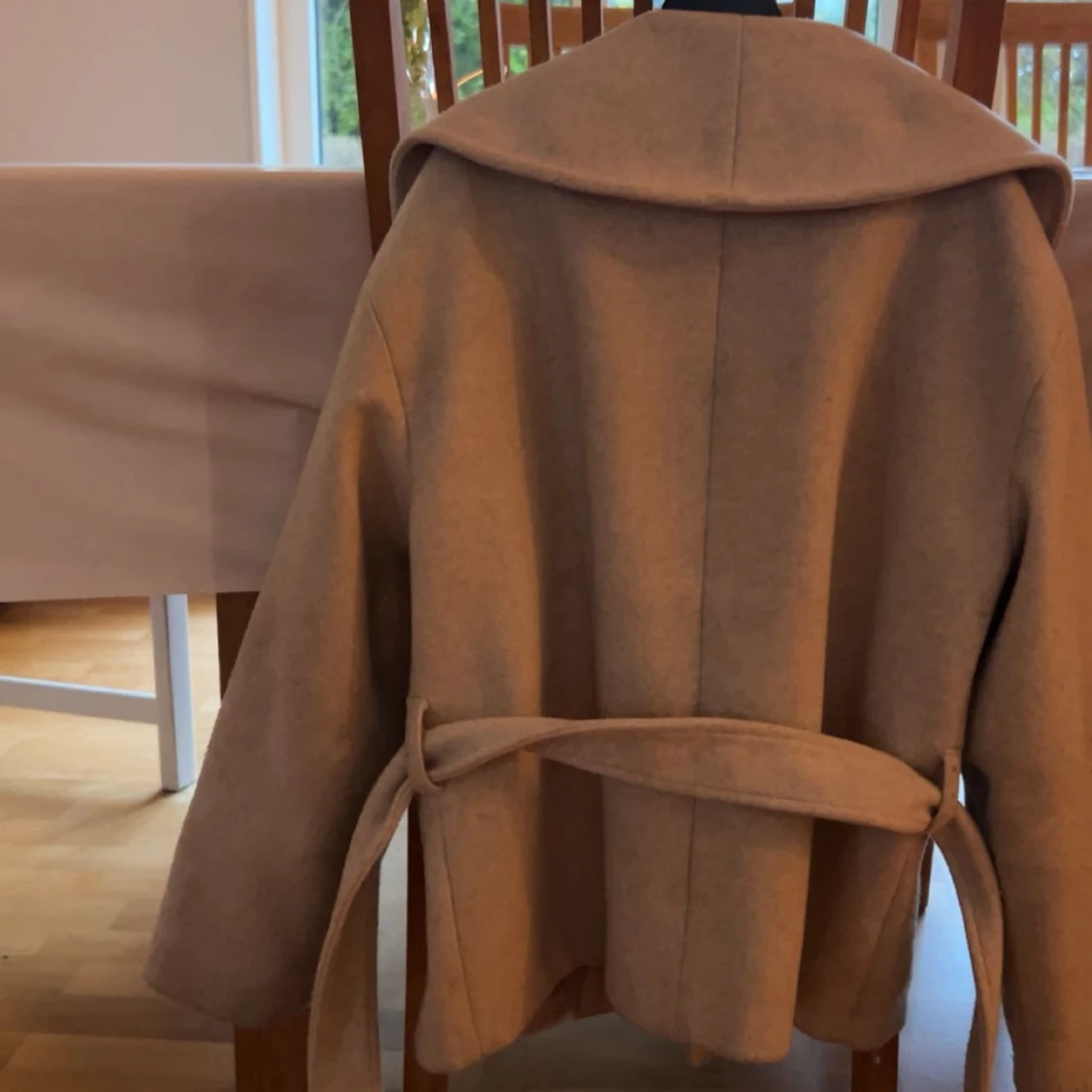 Beige omlottkappa med bälte - 4