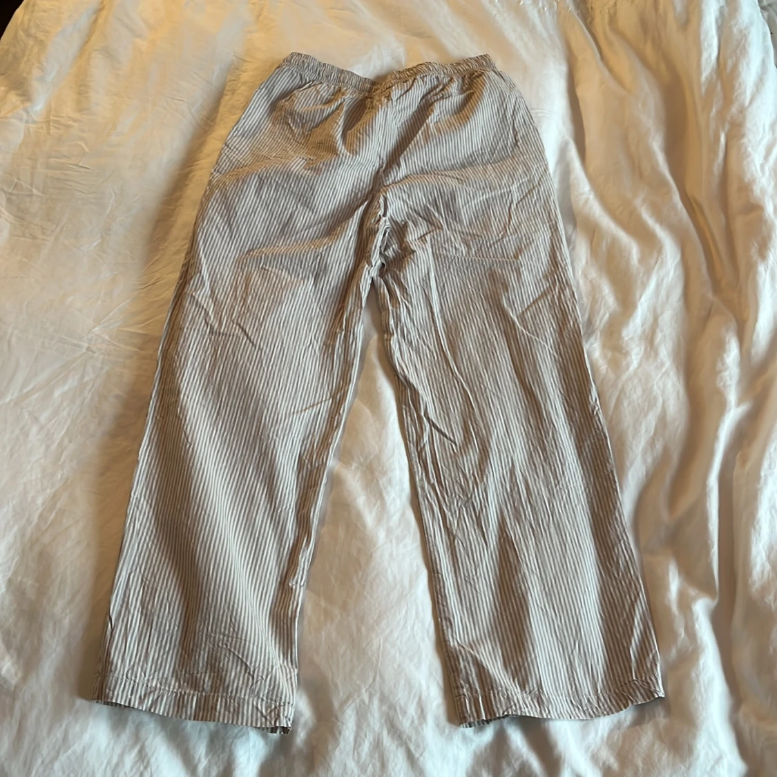 Randiga vida byxor med snörning - 3