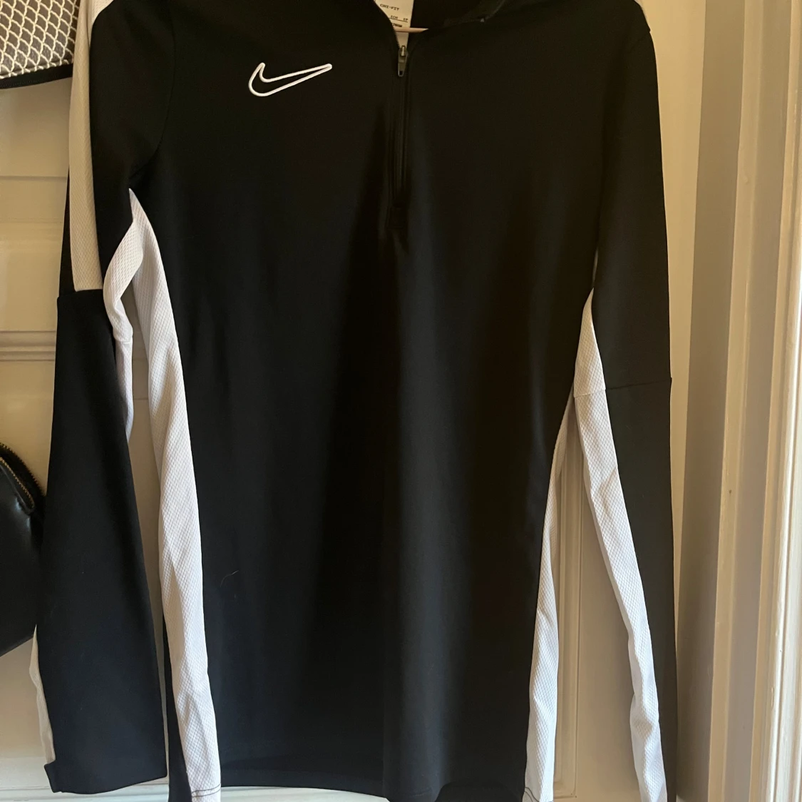 Nike Dri-Fit svart träningströja XS