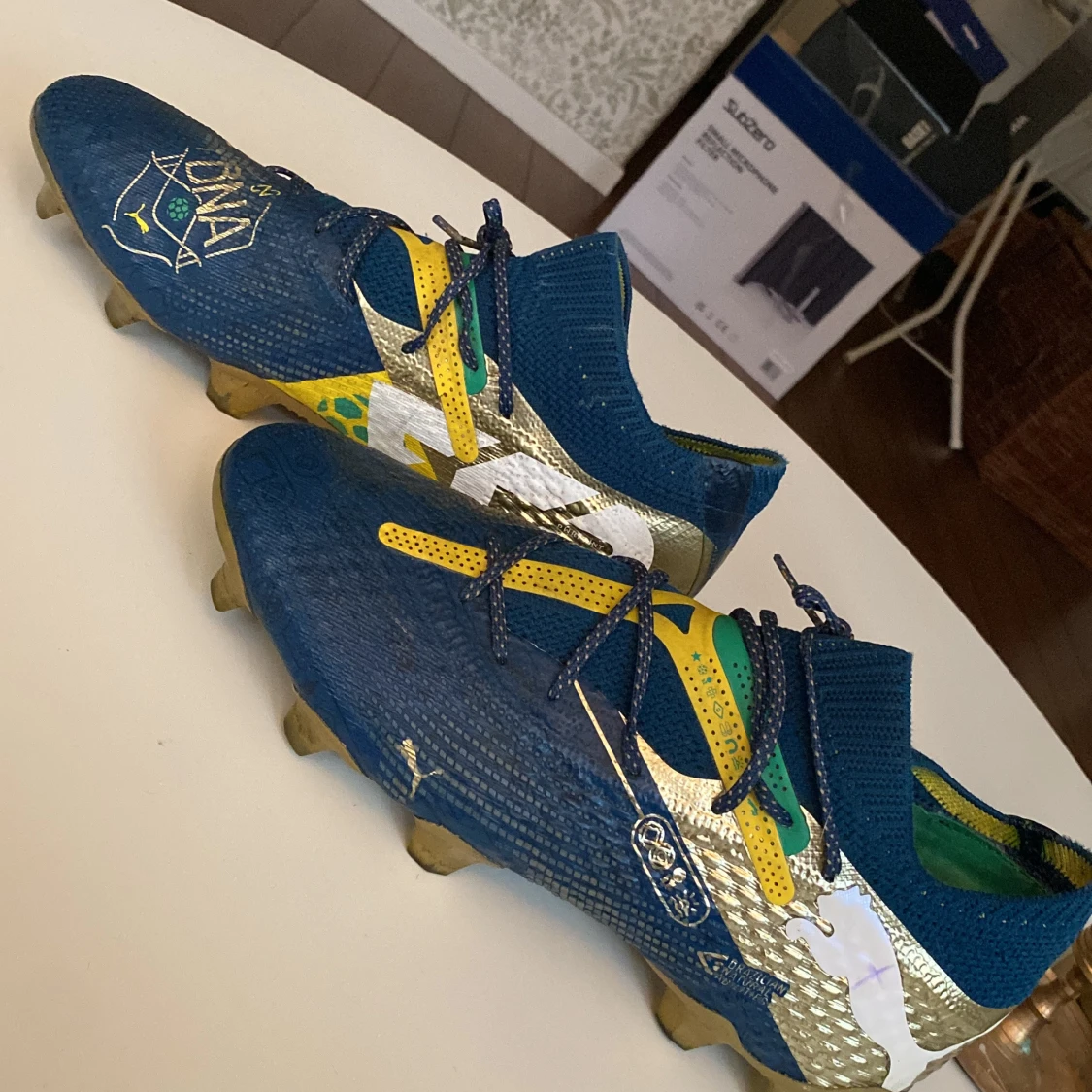 Blå-guld Puma fotbollsskor - 4